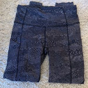 Lululemon leggings, like new, size 6